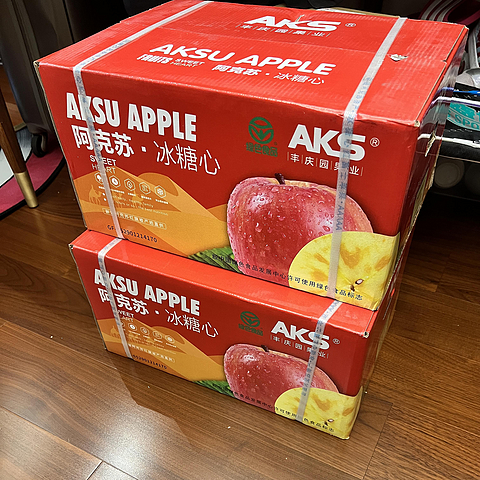 看到水果店39.9 十斤的新疆阿克苏冰糖心，果断搬了两箱