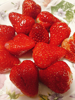 新鲜美味，尽享草莓时光