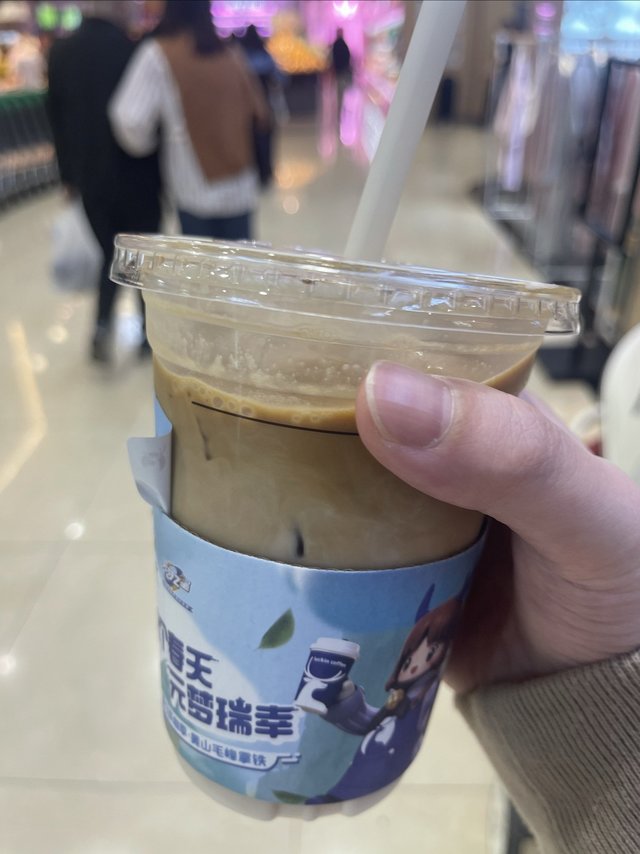 带杯咖啡去带娃，最爱就是这一刻，整个人都放松了