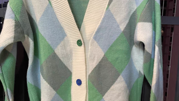 绿色格子针织开衫，春季最好看的一款单品