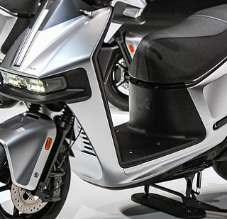 改头换面、搭载矩阵头灯电动车Gogoro Pulse