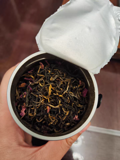 小罐茶HUA系列玫瑰花茶：邂逅一场花香与红茶的浪漫之旅 