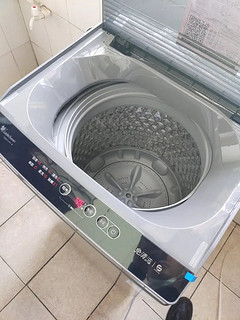 洗衣机很好，干干净净，洗衣方便