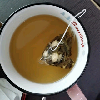 茶颜悦色的花果茶系列再次带来惊喜，这次是习惯茶蜜桃乌龙茶