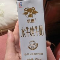 乳鹰水牛牛奶