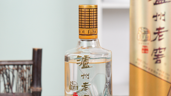 典藏美酒品鉴佳酿，邀亲友共饮享酒韵