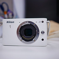 尼康j1，投机取巧的可更换镜头相机