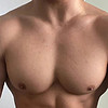 想要完美的胸型和大胸肌吗？来，我教你花小钱练大自己的胸肌的方法！
