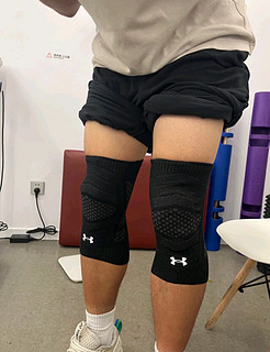 安德玛（Under Armour）护膝运动半月板篮球跑步髌骨专用男女羽毛球足球护漆登山膝盖护具