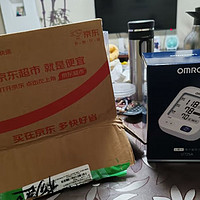 欧姆龙（OMRON）电子血压计家用上臂式智能加压高精准原装医用级血压计U725A