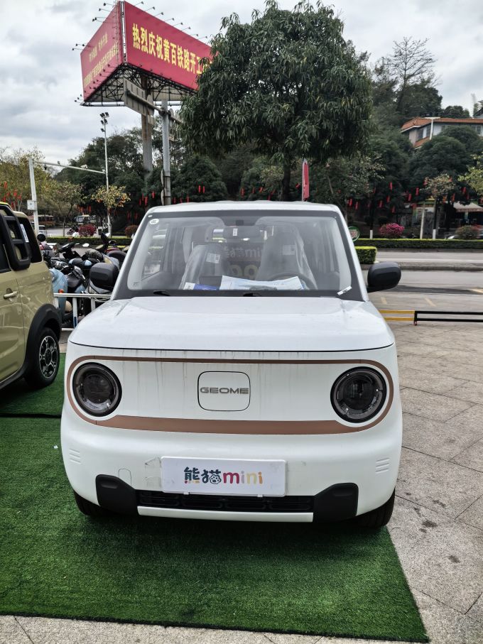 真卷啊给日本人干emo的五菱宏光miniev看到这台竞品也得emo了吧