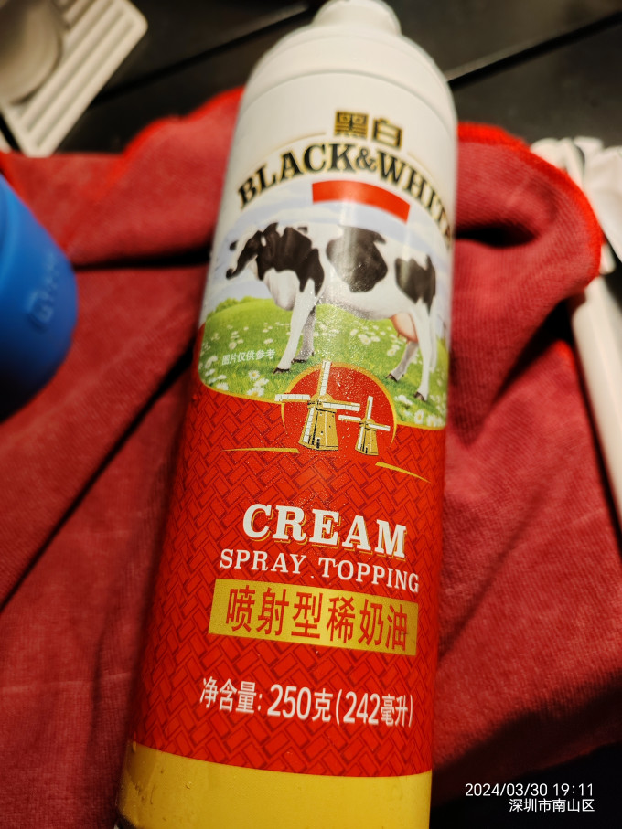 黑白奶类制品