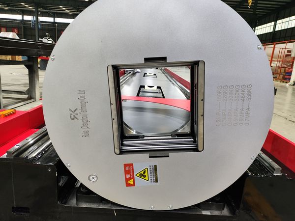 速达激光切割机，专业管切，锐卡240方卡卡盘