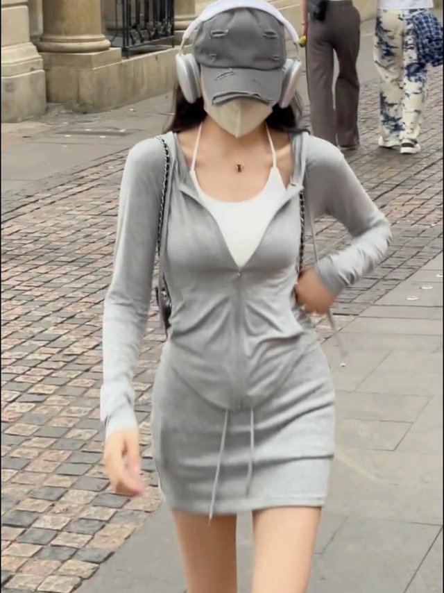 萌娃过春天初夏的阳光洒落在武汉的大街小巷