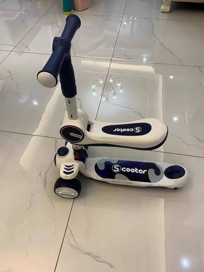 儿童滑板车1一3一6一12岁小孩宝宝折叠闪光踏板滑滑车溜溜三合一