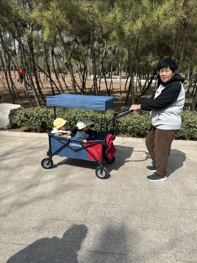 婴儿推车