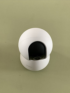 给父母安装一台米家监控摄像头，保护家宅安全。