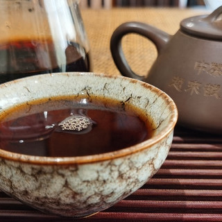 六堡茶的魅力：一天一杯，健康又美味！
