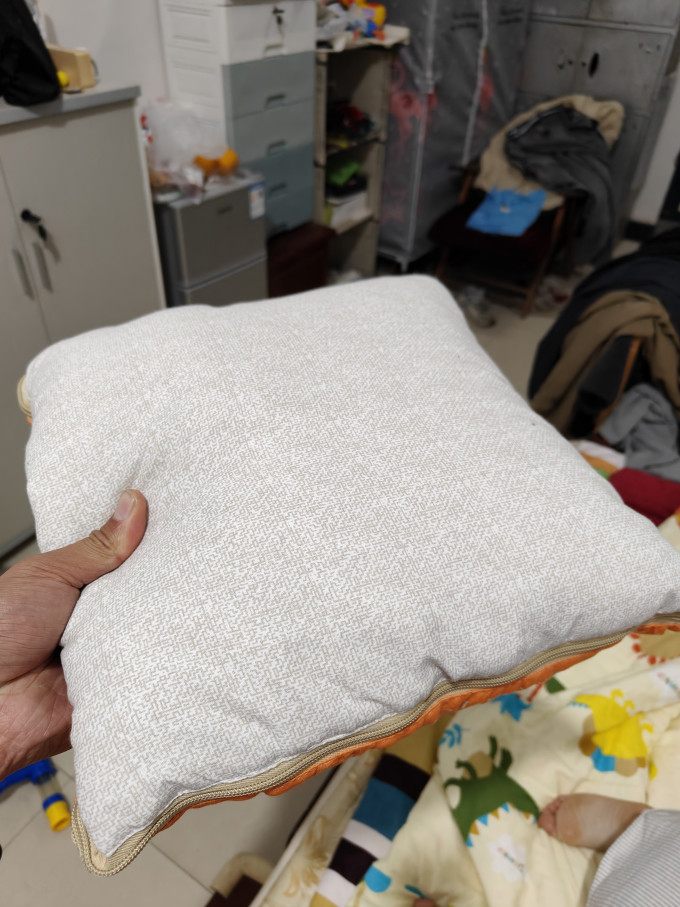 布拉塔靠垫靠枕