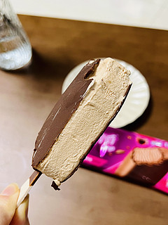 滇红茶+巧克力脆皮冰淇淋，出乎意料的好吃😋