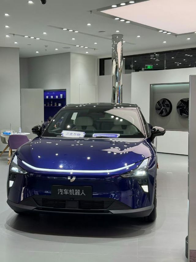 其实极越01真的是一台好车，昨晚特意在展台体验了半天。