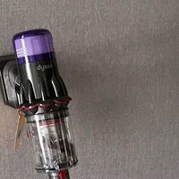 戴森V10吸尘器：轻巧实用，家庭的首选清洁神器