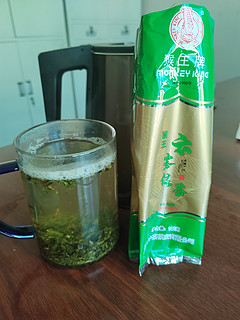 喝完袋底的最后一泡猴王特级绿茶渣，再买下一袋就等明年了。