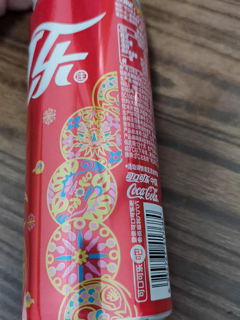 龙年限定版的可口可乐