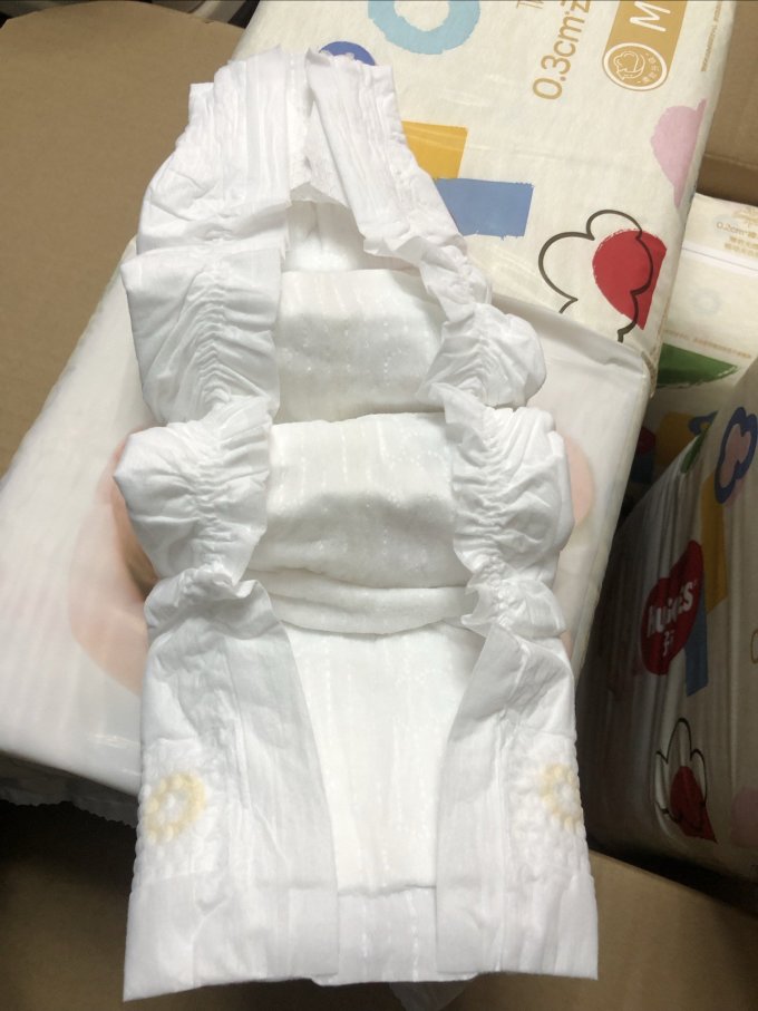 婴儿尿裤
