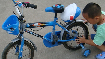 如此爱骑自行车，又如此能骑自行车的小朋友（猛男），你们喜欢么？