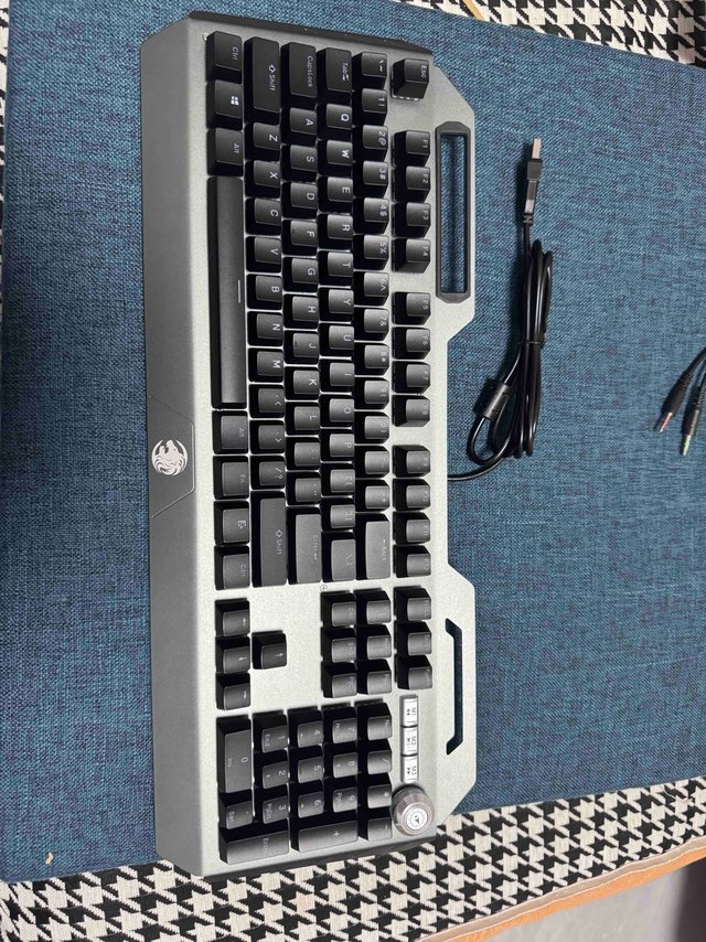 众测的键盘鼠标耳机三件套到了，一分钱一分货，质感一般