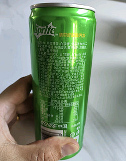 可口可乐（Coca-Cola）雪碧Sprite柠檬味汽水碳酸饮料330ml*24罐摩登罐 整箱装