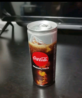 可口可乐（coca cola）日本原装进口限量款250ml彩罐可乐组合铝罐装碳酸饮料年货节 【原味】*6罐