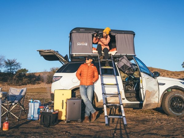 第一次改造露营车，在沙漠荒野度过一天一夜！车顶帐篷太舒服，如何户外供电，取暖，做饭？-38℃的睡袋竟然热到出汗！