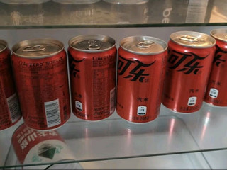 可口可乐零度可乐 无糖零卡碳酸饮料mini汽水200ml*24罐 新老包装随机发货