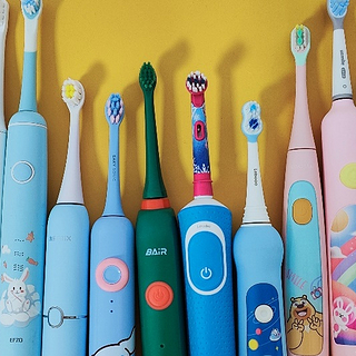 儿童用电动牙刷好还是手动牙刷好？防范三大隐患副作用