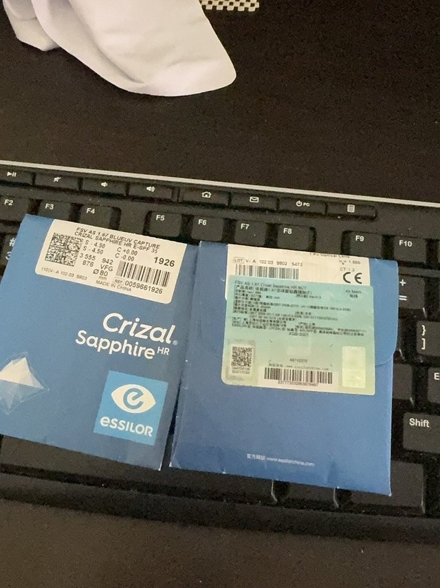 京东配的依视路致膜