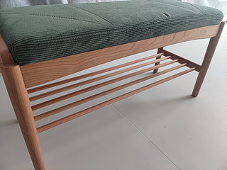 源氏木语购买的樱桃木换鞋凳软软的坐垫很舒适