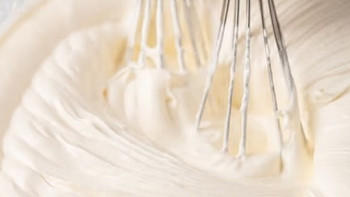 雀巢淡奶油：轻松烘焙的优质原料选择