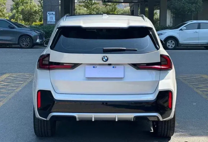 宝马suv怎么样 全款买车不靠父母的这些的人已经算是小资人群了!