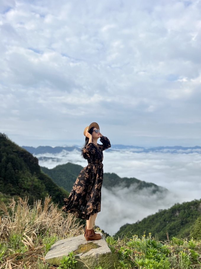 颜菱裙装
