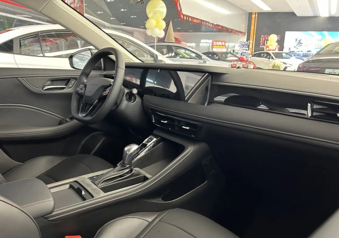 全新荣威i5售价4.99万起,还要什么自行车?