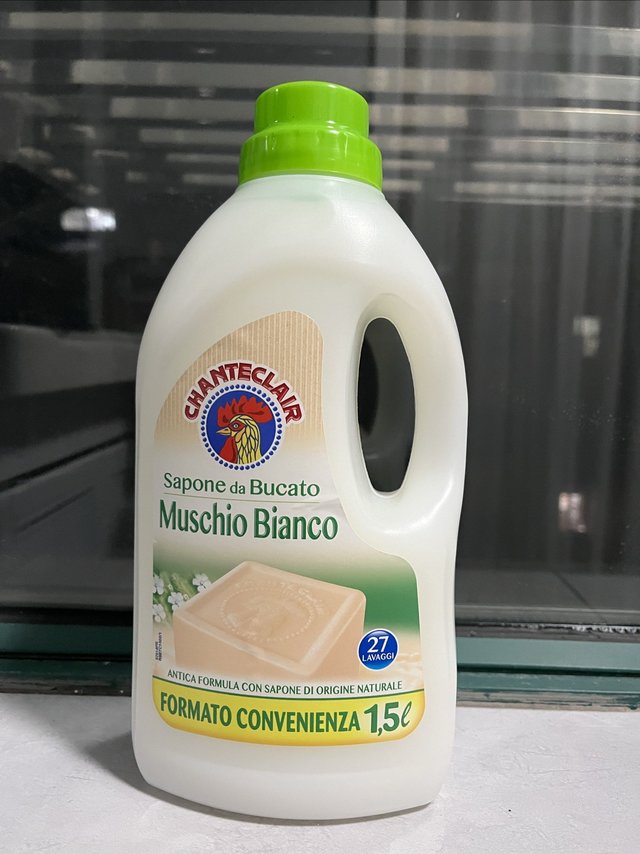 让衣物焕发新生的秘密武器——大公鸡天然皂液洗衣液