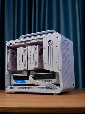 一款轻松驾驭matx主板+atx电源 的小机箱，小体积不影响兼容性，设计合理之外，又不失颜值，一起欣赏一下今天这台机械大师c28的沉浸式装机吧#diy电脑 #电脑主机配置推荐 #男孩子花点钱怎么了 #