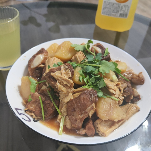 我是勤劳的小蜜蜂，第一次做红烧排骨