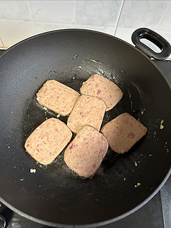 添加了培根的午餐肉