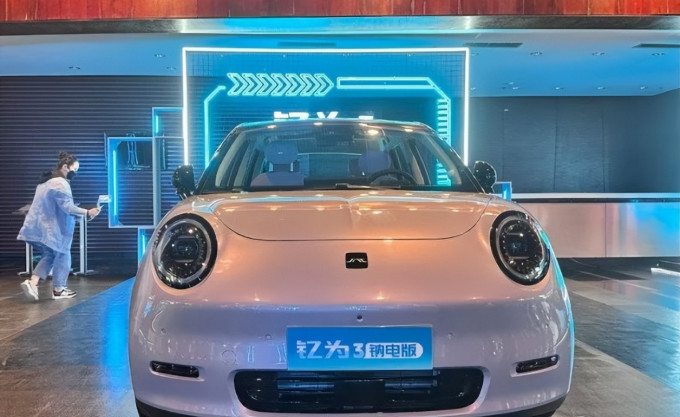 江淮钇为3这款纯电动车,"现代复古范"能否吸引你的眼球!