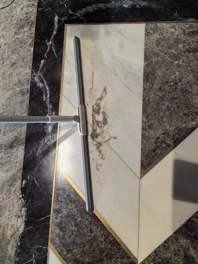 轻松扫净每一角落——魔术硅胶扫把体验分享