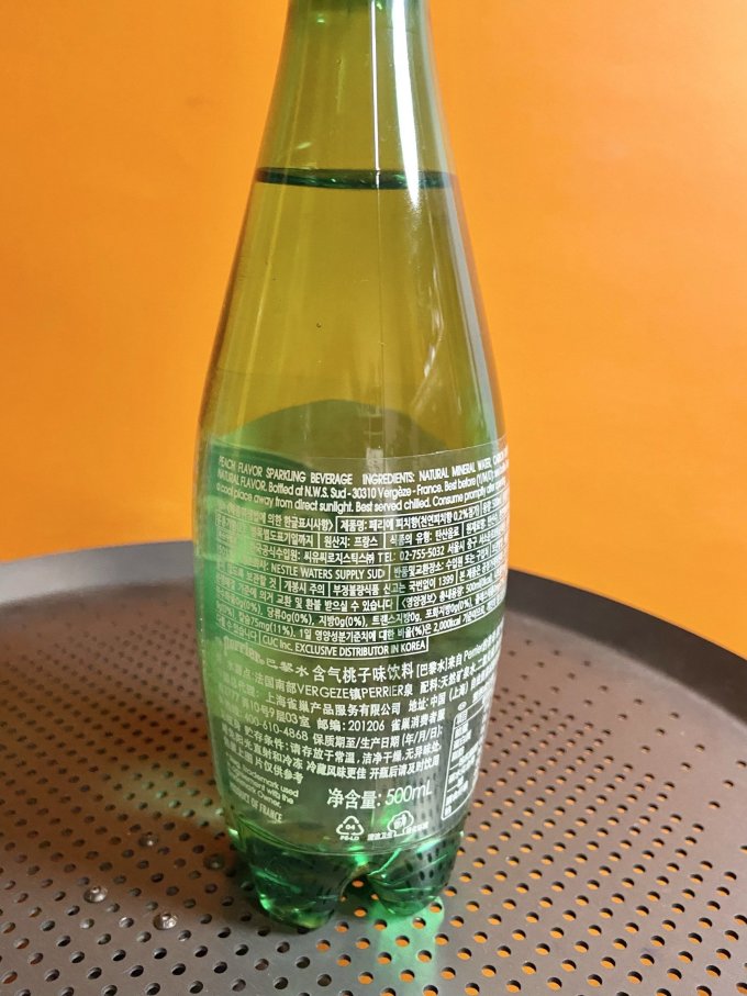 巴黎水起泡饮用水