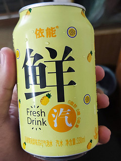 依能 鲜 苏打气泡水 百香果凤梨味 330ml